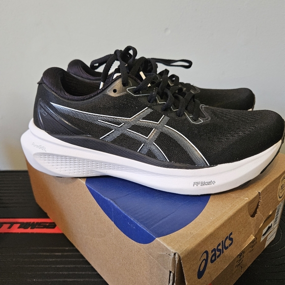 ASICS Gel-Kayano Running Shoe - Picture 2 of 5